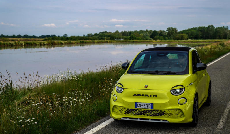 
								Abarth 500e full									