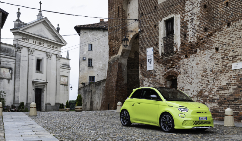 
								Abarth 500e full									