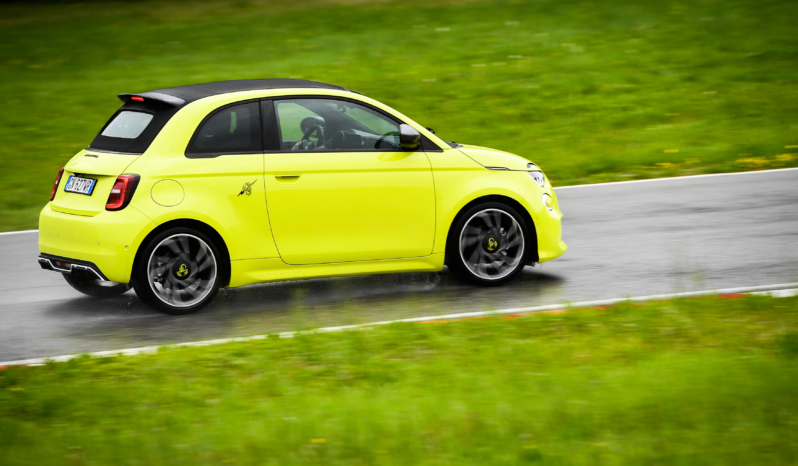 
								Abarth 500e full									