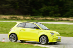 
										Abarth 500e full									
