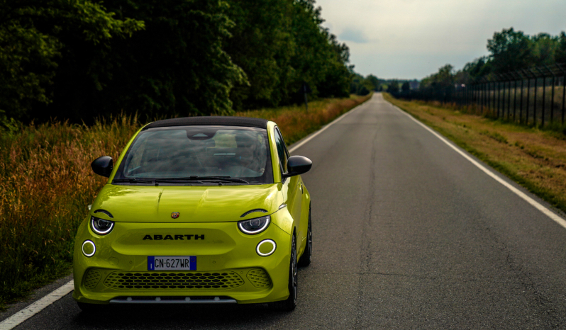 
								Abarth 500e full									