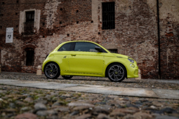 
										Abarth 500e full									