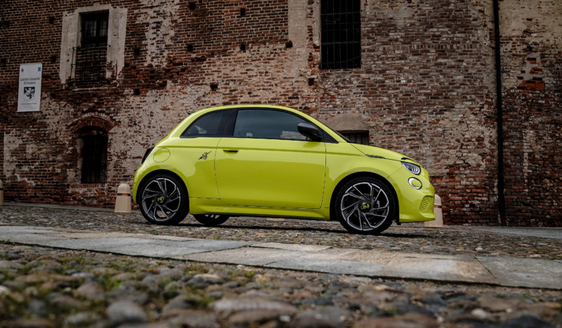 
								Abarth 500e full									