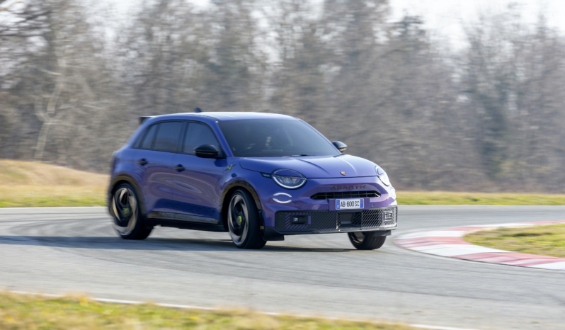 
								Abarth 600e Competizione full									