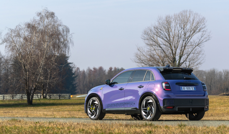 
								Abarth 600e Competizione full									