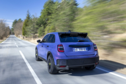 
										Abarth 600e Competizione full									