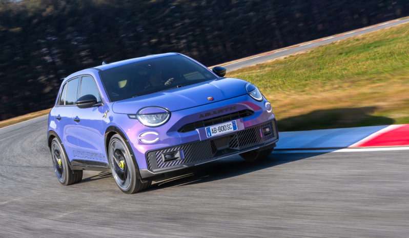 
								Abarth 600e Competizione full									