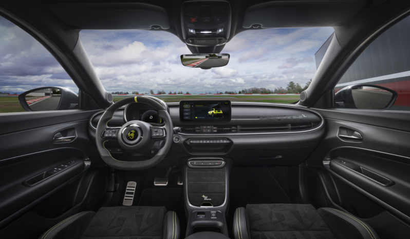 
								Abarth 600e Competizione full									