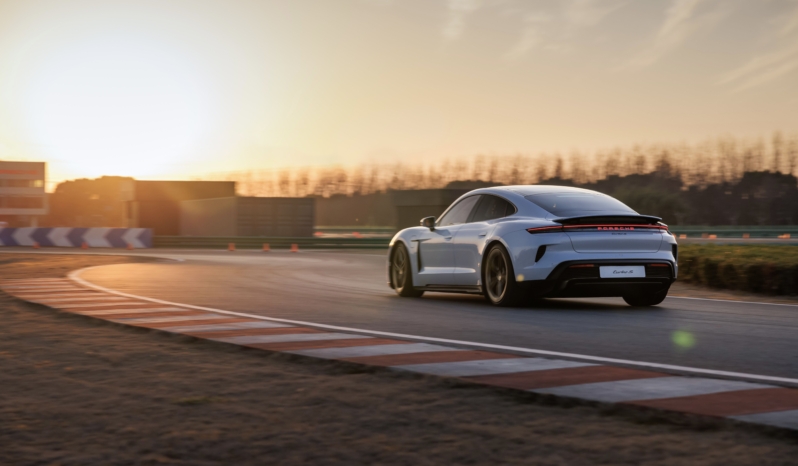 
								Porsche Taycan Turbo full									
