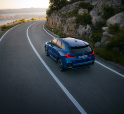 
										BMW iX1 xDrive30 full									
