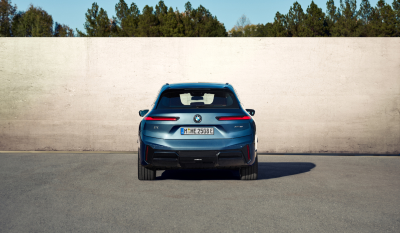 
								BMW iX xDrive60 full									