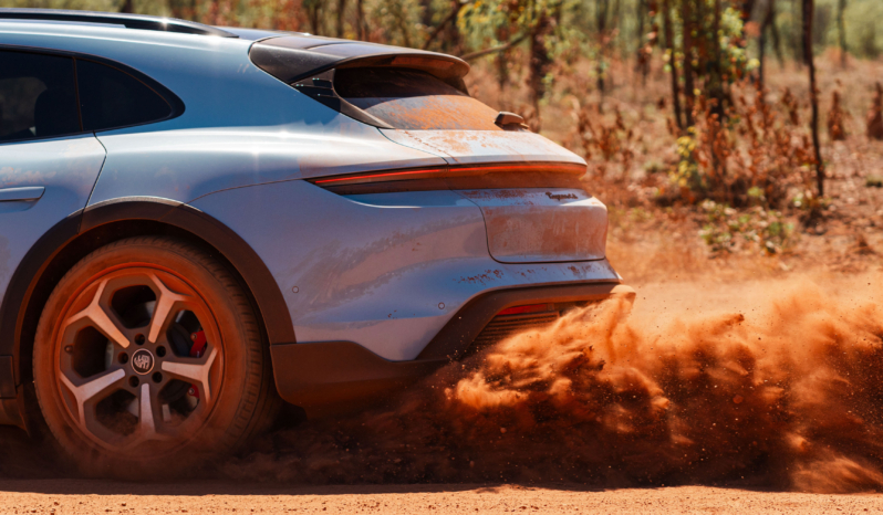 
								Porsche Taycan 4S Cross Turismo full									