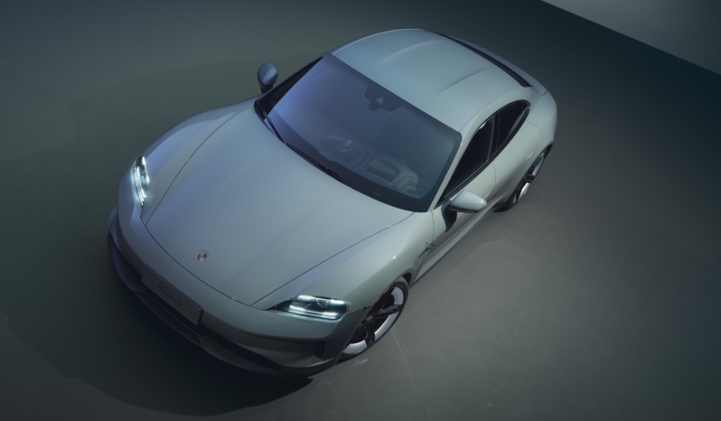 
								Porsche Taycan 4 full									