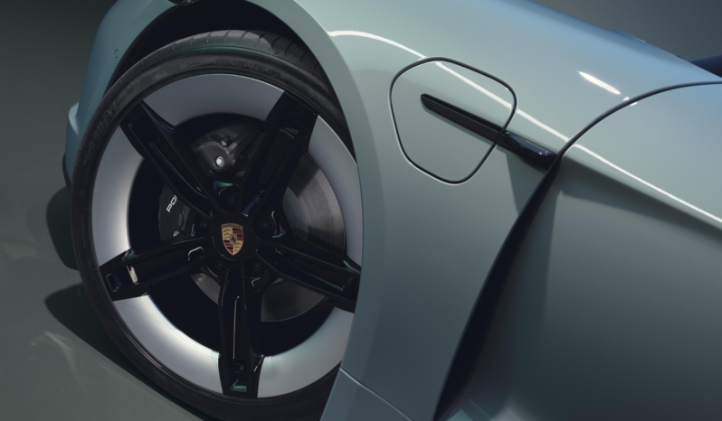 
								Porsche Taycan 4 full									