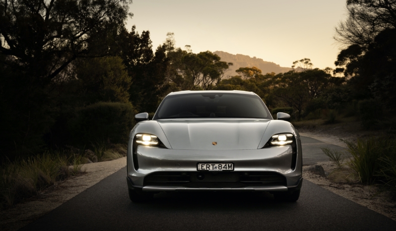 
								Porsche Taycan 4 Cross Turismo full									