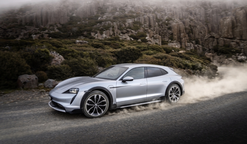 
								Porsche Taycan 4 Cross Turismo full									
