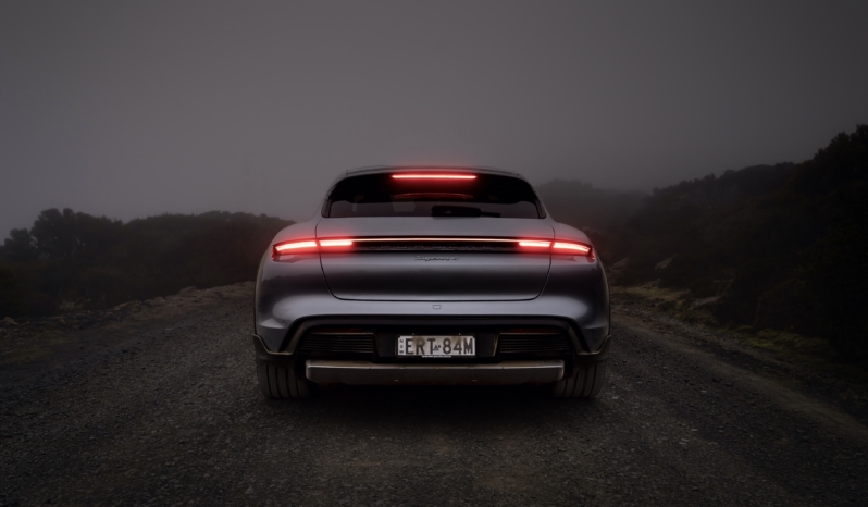 
								Porsche Taycan 4 Cross Turismo full									