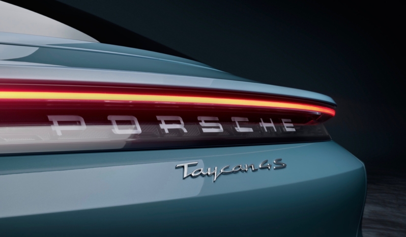 
								Porsche Taycan 4S full									