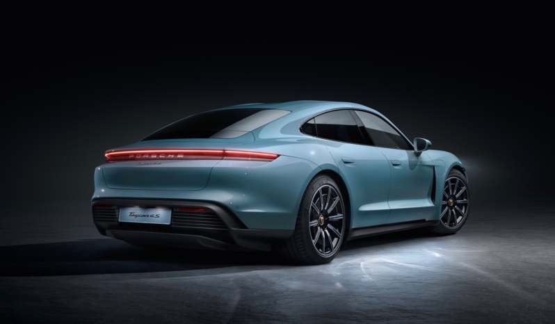 
								Porsche Taycan 4S full									