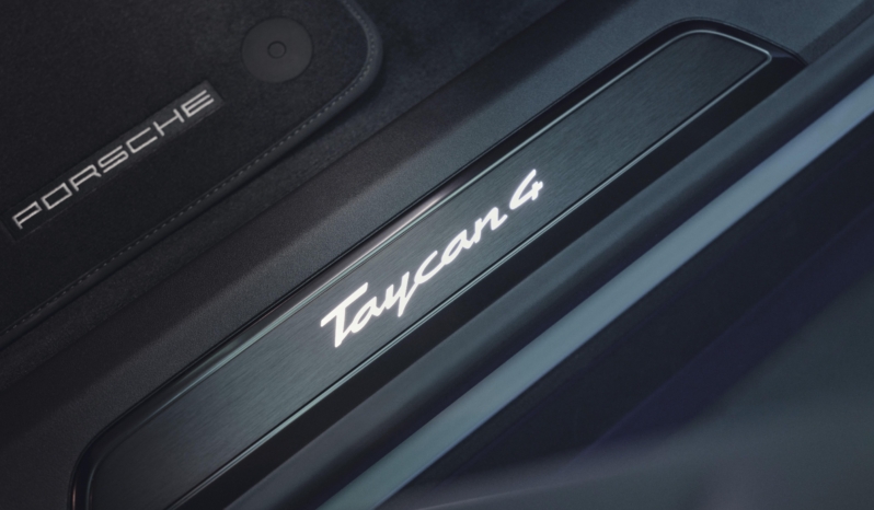 
								Porsche Taycan 4 full									