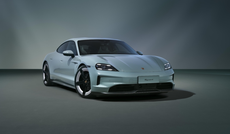 
								Porsche Taycan 4 full									