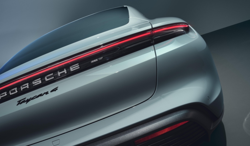
								Porsche Taycan 4 full									