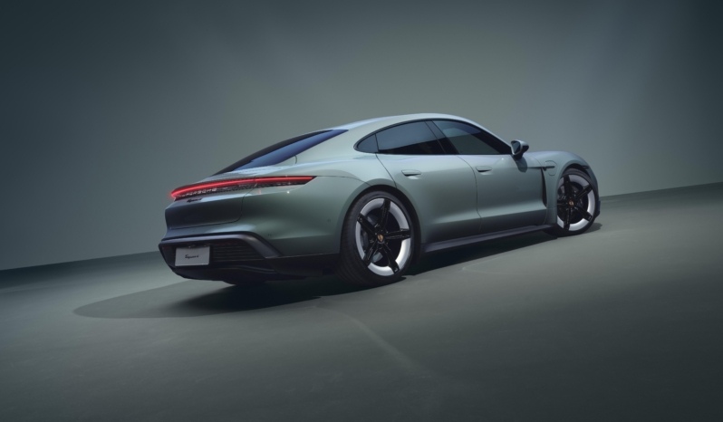
								Porsche Taycan 4 full									