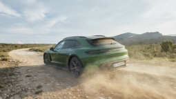 Porsche Taycan Turbo S Cross Turismo