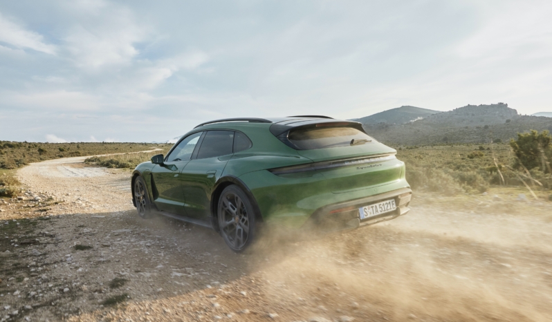 Porsche Taycan Turbo S Cross Turismo