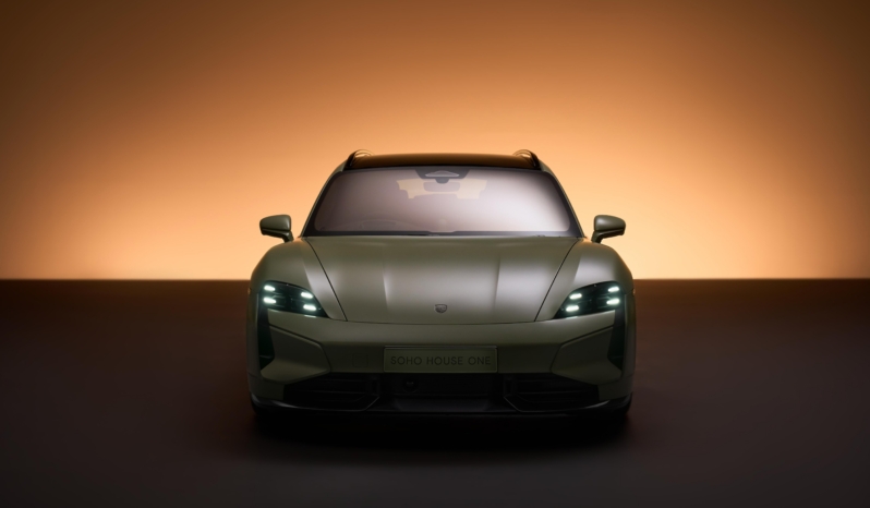 
								Porsche Taycan Turbo Sport Turismo full									