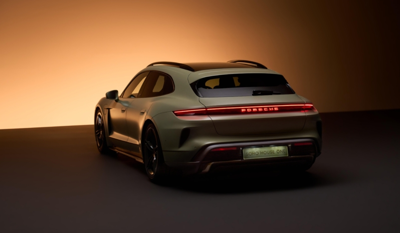 
								Porsche Taycan Turbo Sport Turismo full									