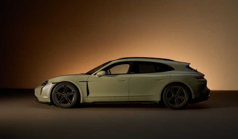 
								Porsche Taycan Turbo Sport Turismo full									