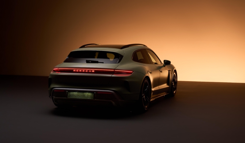 
								Porsche Taycan Turbo Sport Turismo full									