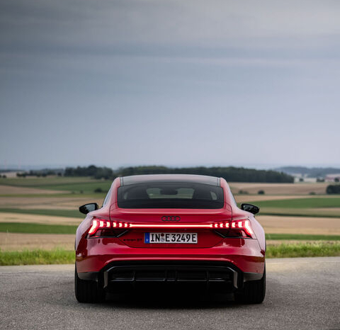 
								Audi e-tron GT quattro full									