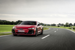 
										Audi e-tron GT quattro full									