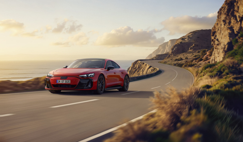 
								Audi e-tron GT quattro full									