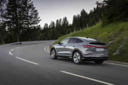 
										Audi Q4 Sportback 45 e-tron full									