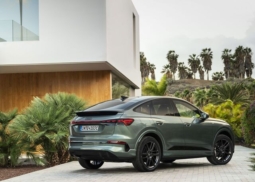 
										Audi Q4 Sportback 45 e-tron full									