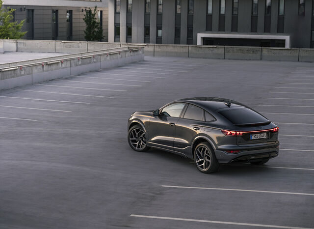 
								Audi Q6 Sportback e-tron performance full									