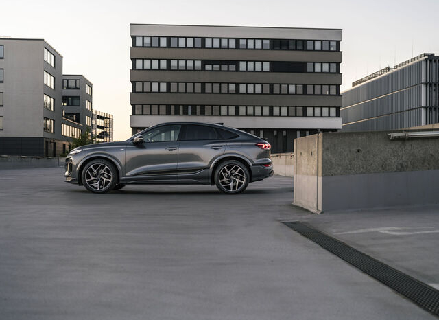 
								Audi Q6 Sportback e-tron performance full									