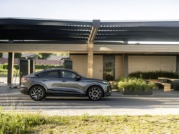 
										Audi Q6 Sportback e-tron performance full									