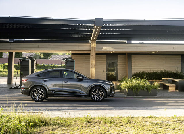 
								Audi Q6 Sportback e-tron performance full									