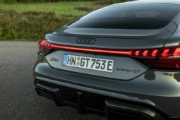 
										Audi S e-tron GT full									