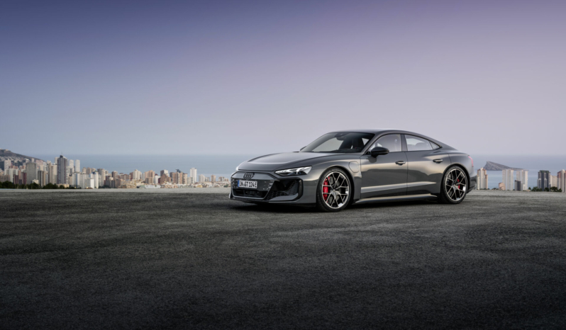 
								Audi S e-tron GT full									