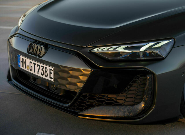 
								Audi RS e-tron GT performance full									