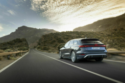 
										Audi S6 Avant e-tron full									