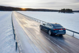 
										Audi S6 Sportback e-tron full									