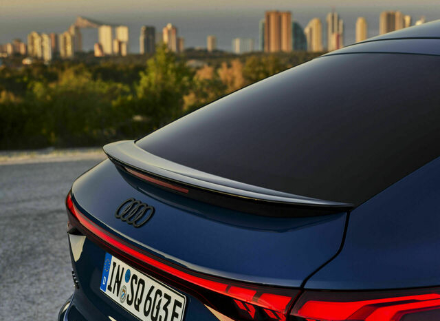 
								Audi SQ6 Sportback e-tron full									
