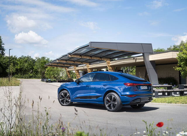 
								Audi SQ6 Sportback e-tron full									