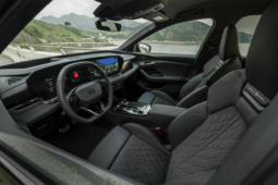 
										Audi SQ6 e-tron full									